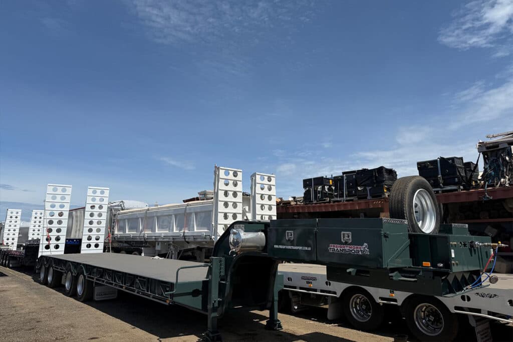 Quad Axle Low Loader with Pull-Out Outrigger