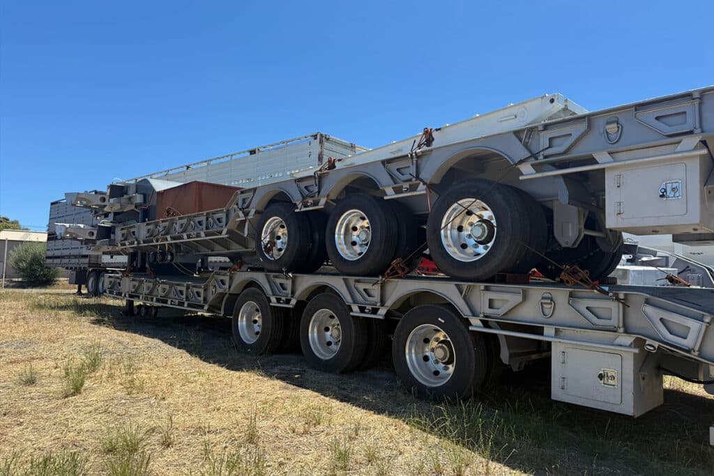 Quad Axle Low Loader Extendable with Pull-Out Outrigger