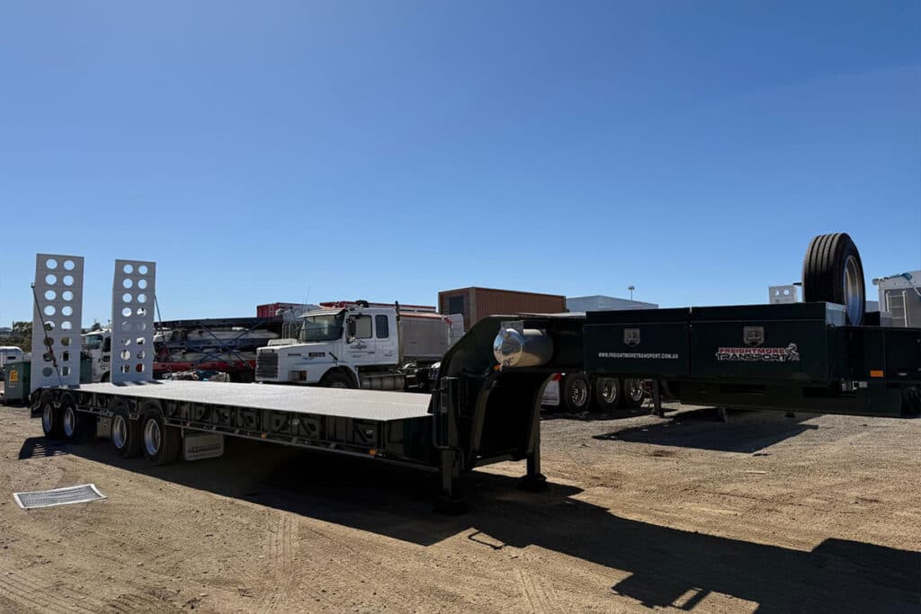 Quad Axle Low Loader with Pull-Out Outrigger