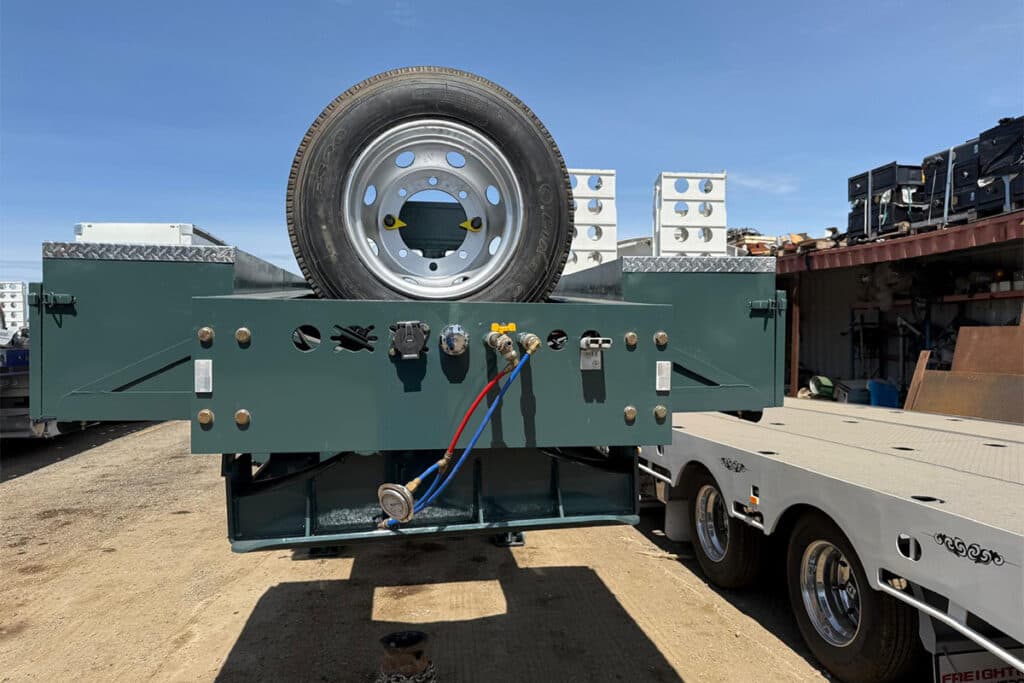 Quad Axle Low Loader with Pull-Out Outrigger