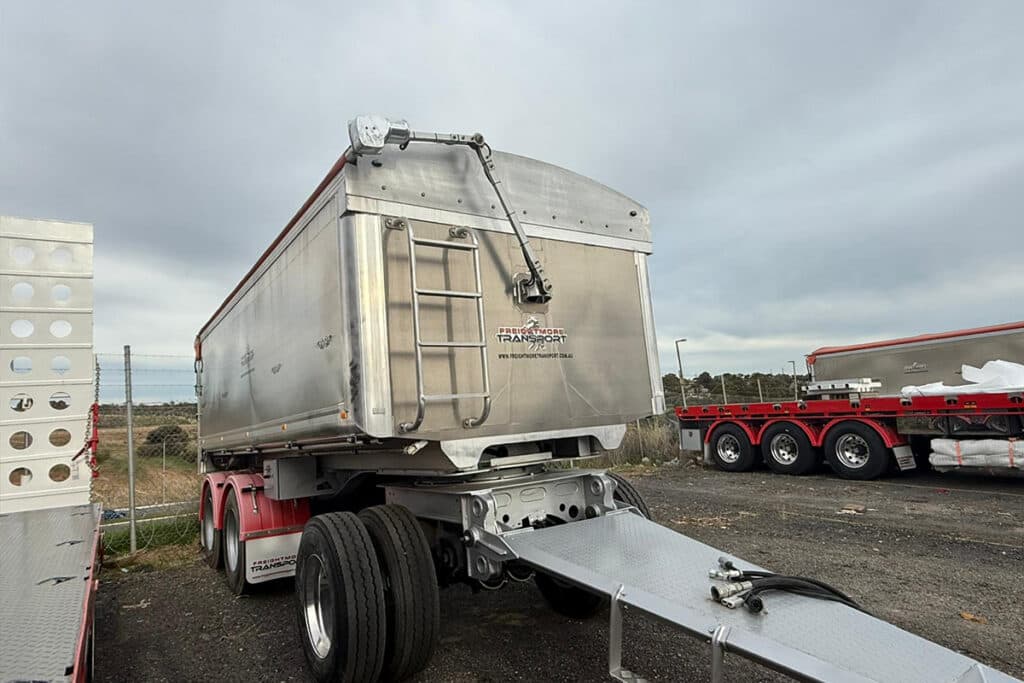 Tri Axle Super Dog Tipper