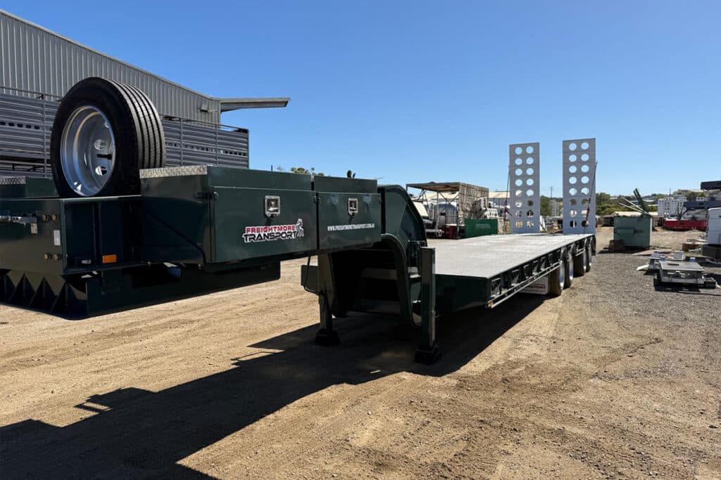 Quad Axle Low Loader with Pull-Out Outrigger