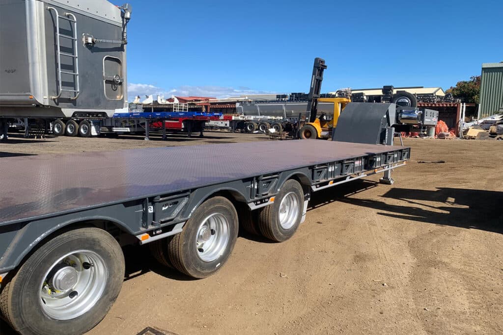 Quad Axle Low Loader Extendable with Pull-Out Outrigger
