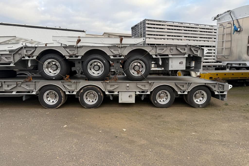 Quad Axle Low Loader Extendable with Pull-Out Outrigger