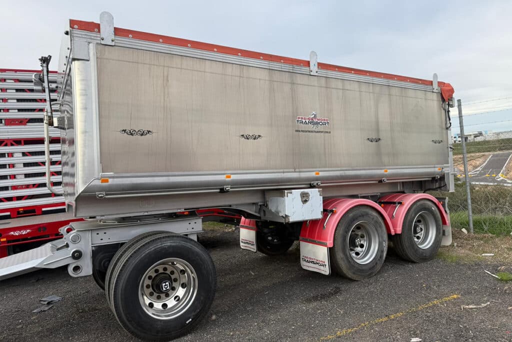 Tri Axle Super Dog Tipper