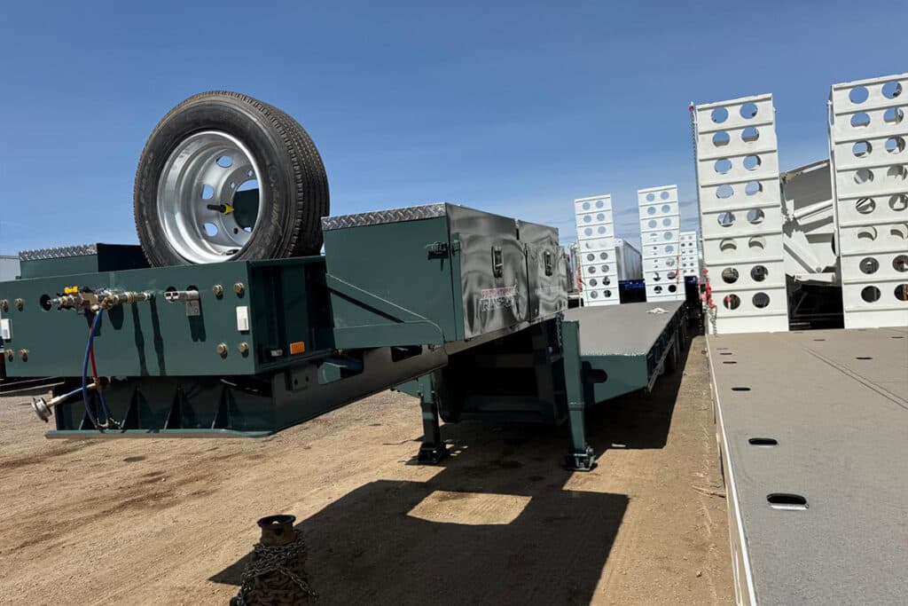 Quad Axle Low Loader with Pull-Out Outrigger