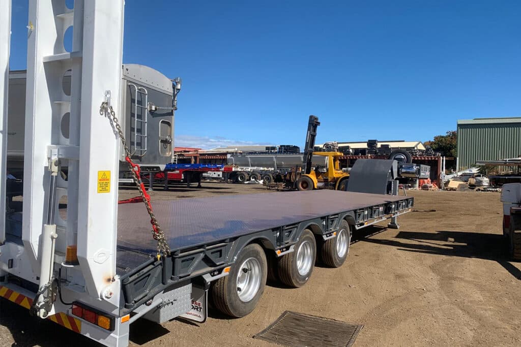 Quad Axle Low Loader with Pull-Out Outrigger
