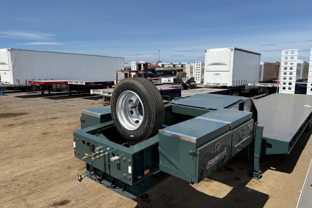 Quad Axle Low Loader with Pull-Out Outrigger