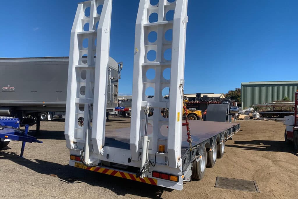 Quad Axle Low Loader with Pull-Out Outrigger