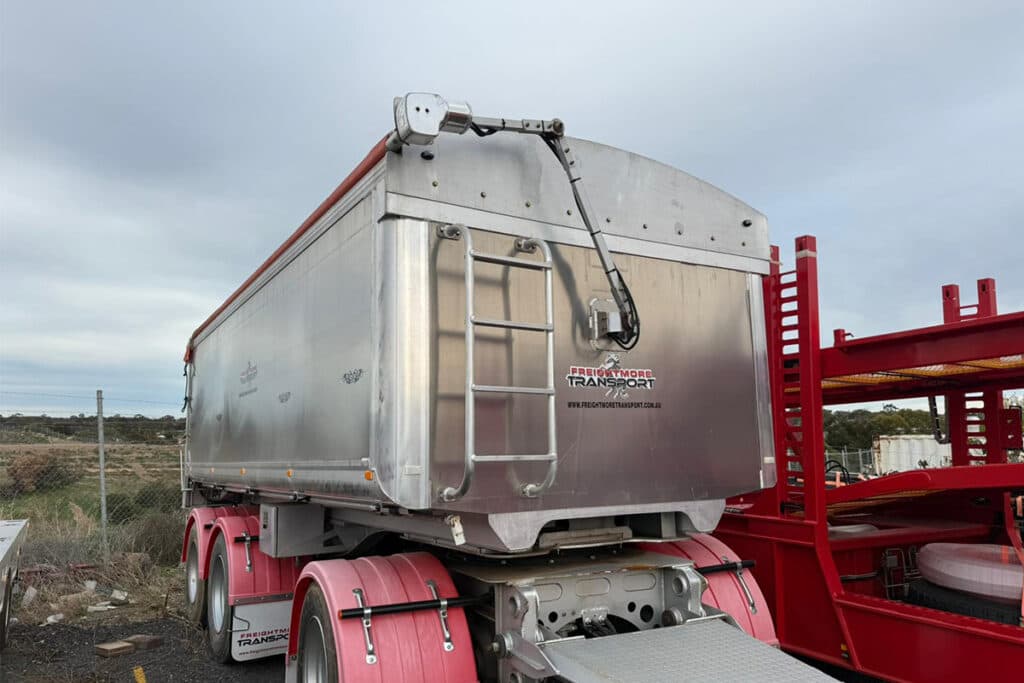 Tri Axle Super Dog Tipper