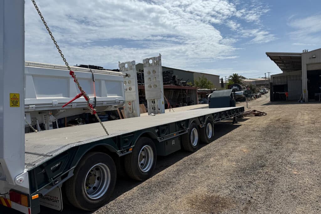 Quad Axle Low Loader with Pull-Out Outrigger