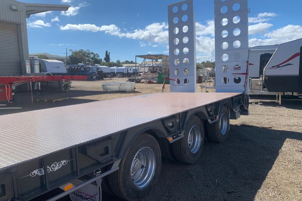 Quad Axle Low Loader with Pull-Out Outrigger