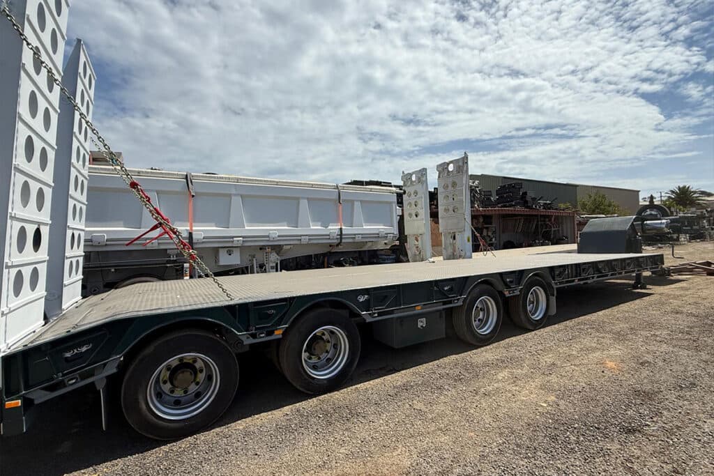Quad Axle Low Loader with Pull-Out Outrigger
