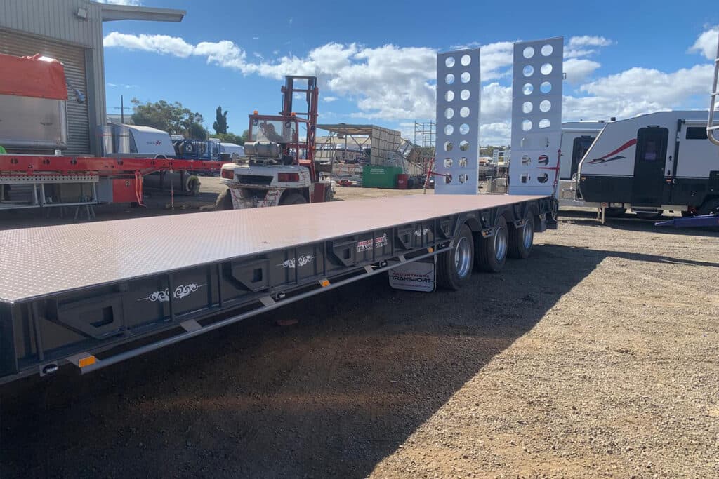 Quad Axle Low Loader with Pull-Out Outrigger