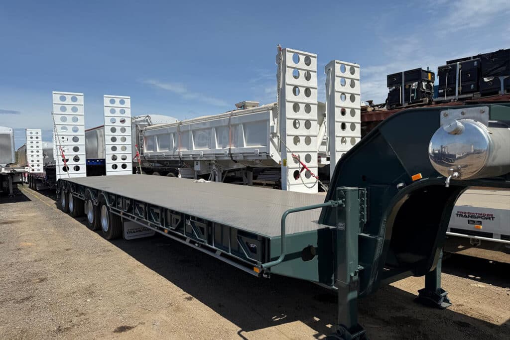 Quad Axle Low Loader with Pull-Out Outrigger