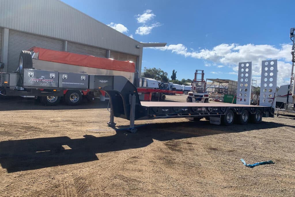 Quad Axle Low Loader Extendable with Pull-Out Outrigger