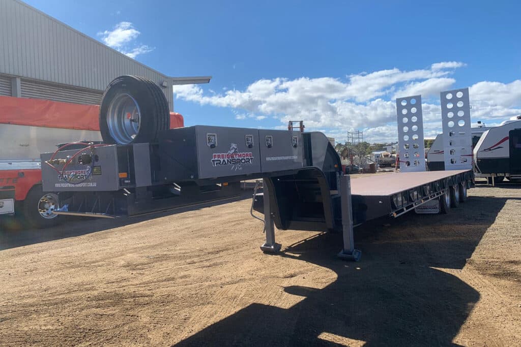 Quad Axle Low Loader Extendable with Pull-Out Outrigger